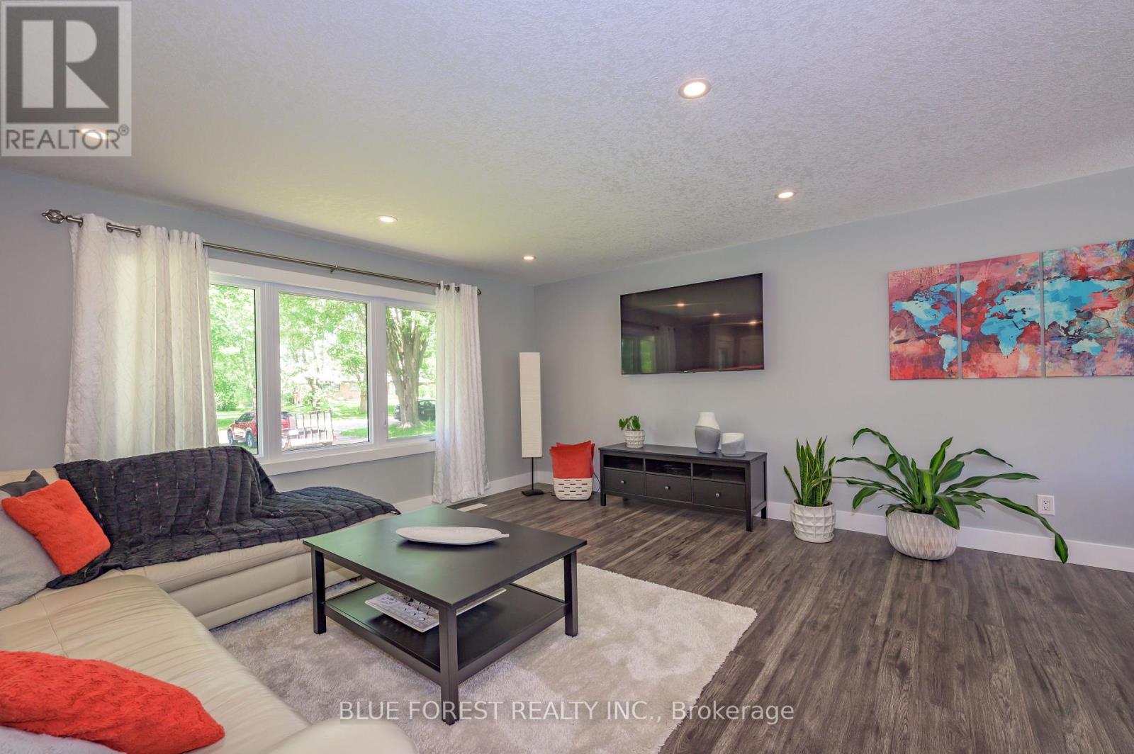 966 Glenbanner Road, London South (South Y), Ontario  N6E 1N2 - Photo 5 - X13864096
