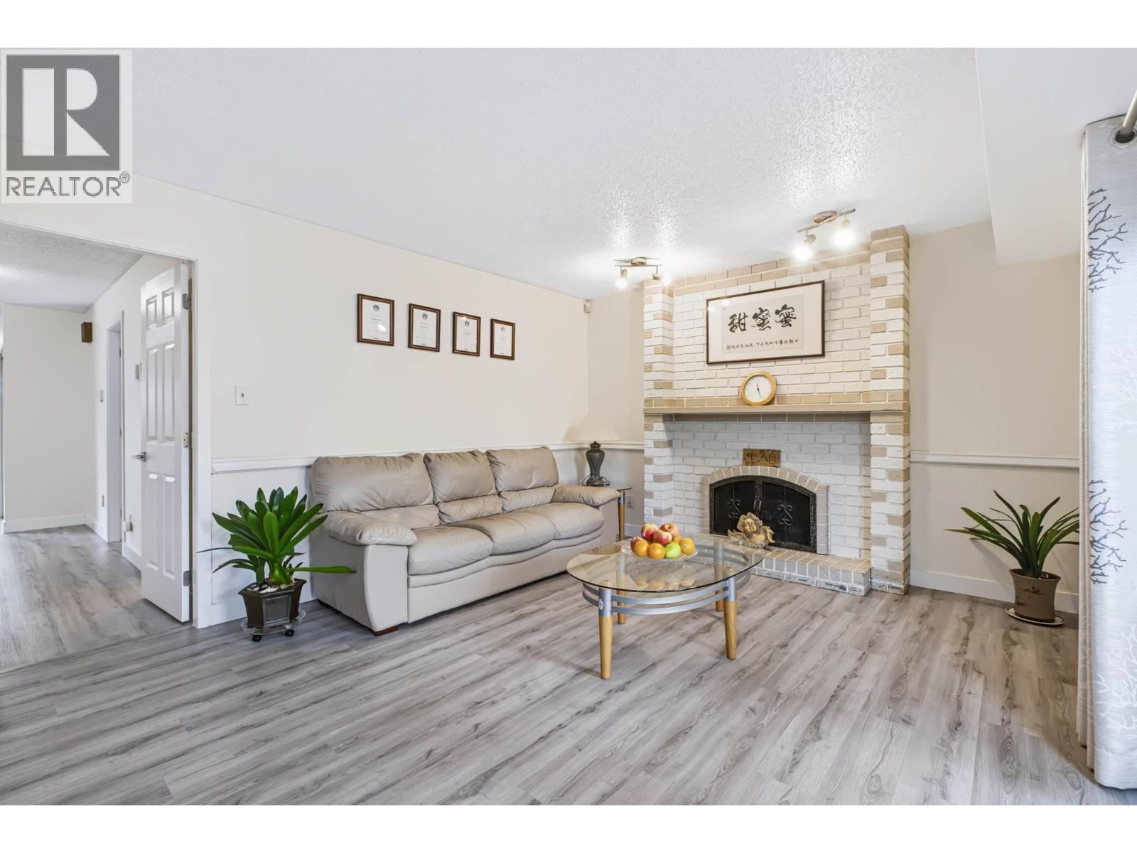 10680 HOLLYMOUNT DRIVE