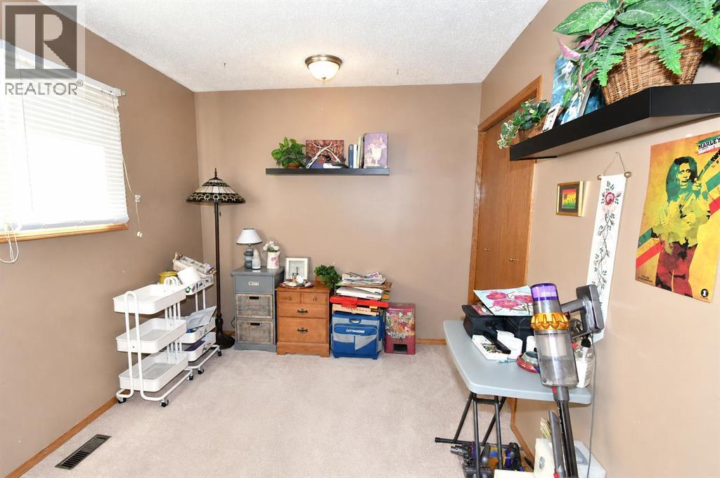 39 Chinook Road W