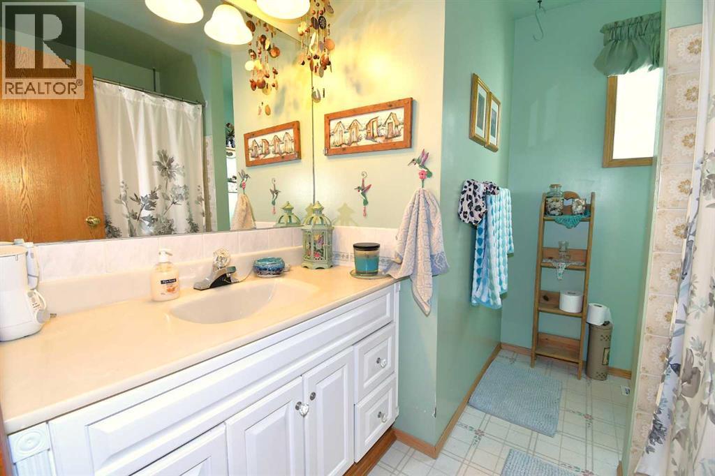 39 Chinook Road W
