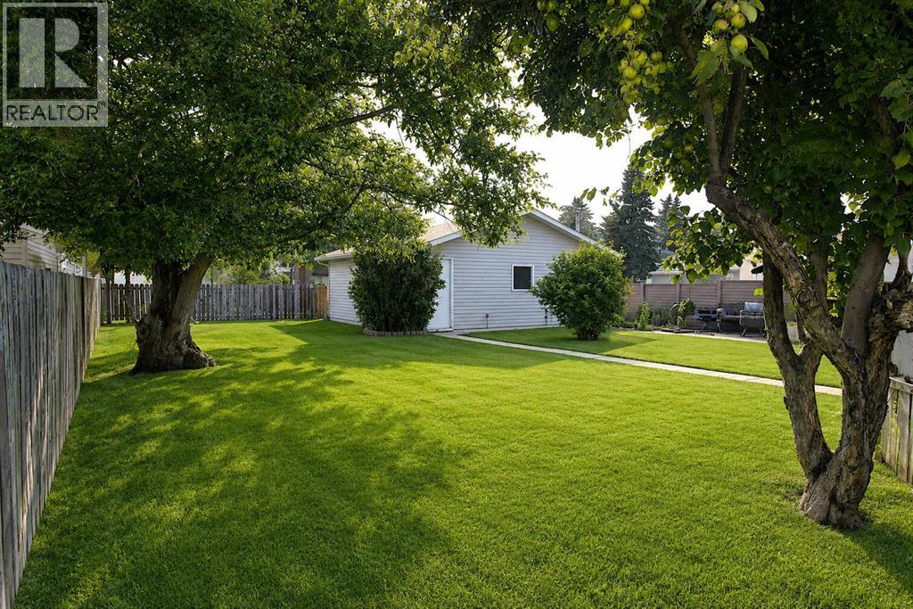 39 Chinook Road W