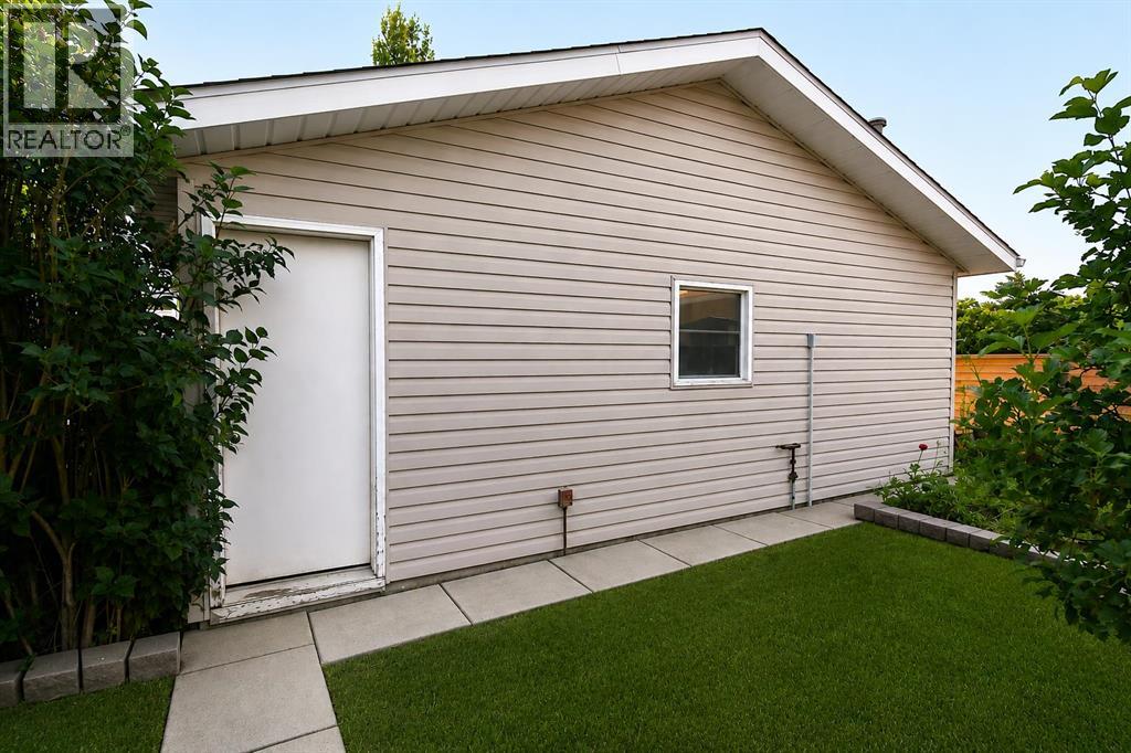 39 Chinook Road W