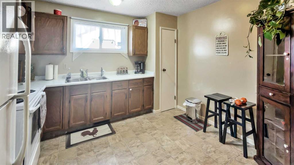 5745 &amp; 5743, 53 Streeet