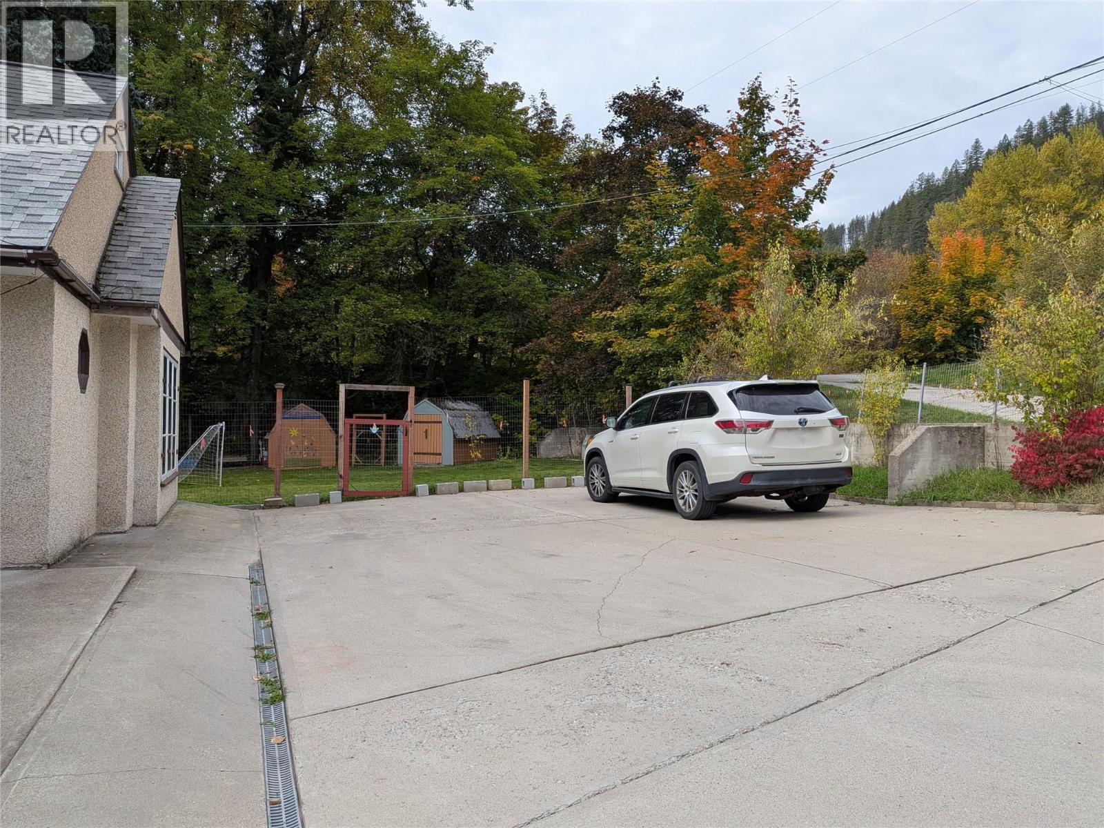 2066 Caughlin Road, Fruitvale, British Columbia V0G 1L1 - Photo 66 - 10395822