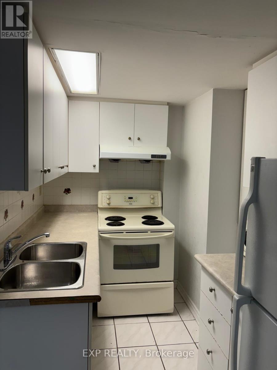 Lower Level - Bsmnt Only - 5243 Heatherleigh Avenue, Mississauga, Ontario  L5V 2A1 - Photo 8 - W13864102