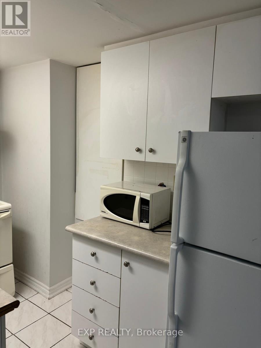 Lower Level - Bsmnt Only - 5243 Heatherleigh Avenue, Mississauga, Ontario  L5V 2A1 - Photo 9 - W13864102