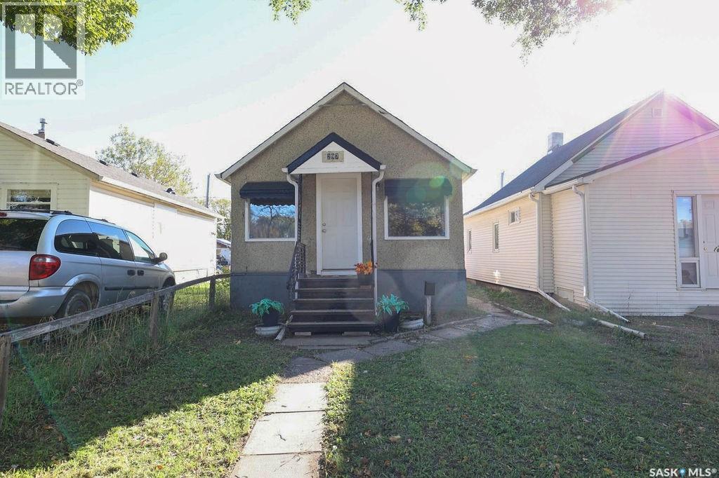 297 Smith Street, Regina, Saskatchewan  S4R 2K8 - Photo 1 - SK050420