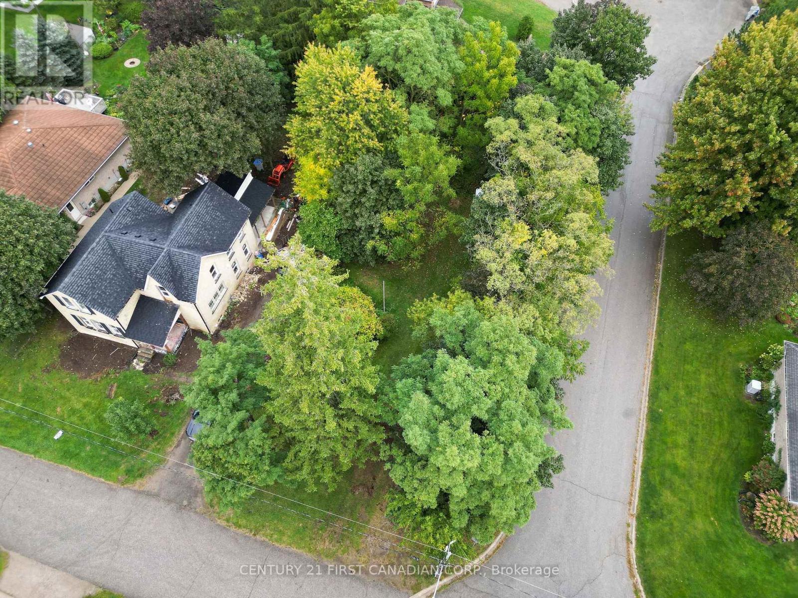192 Church Street, North Middlesex, Ontario  N0M 1A0 - Photo 2 - X13864424