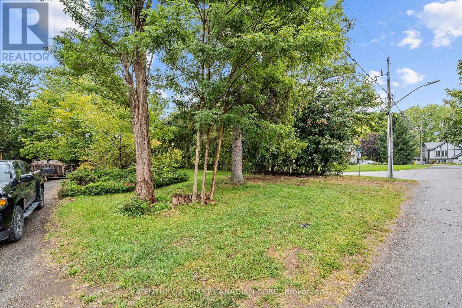 192 Church Street, North Middlesex, Ontario  N0M 1A0 - Photo 4 - X13864424