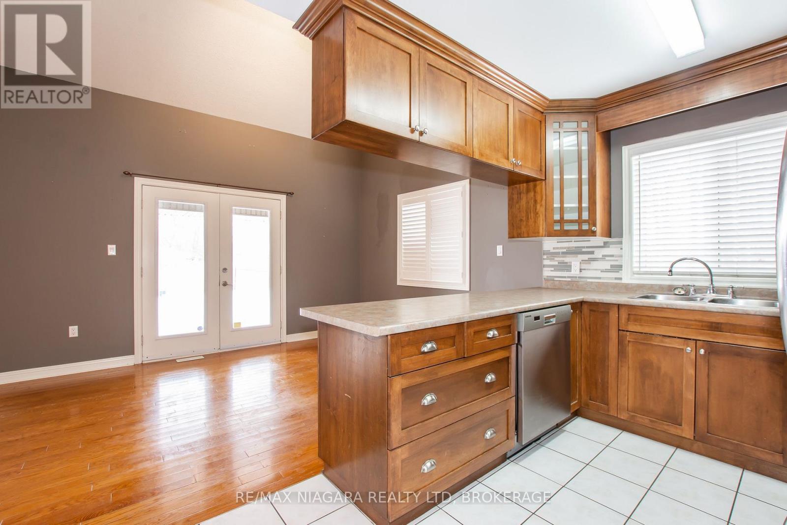 3417 Michelle Court, Niagara Falls, Ontario  L2H 3E7 - Photo 6 - X13862556