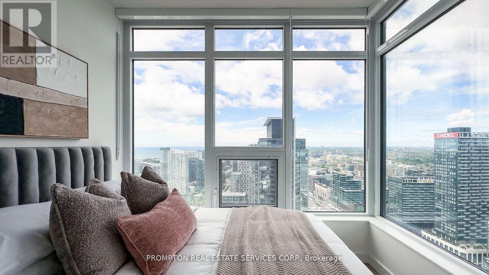 4703 - 3 Concord Cityplace Way, Toronto, Ontario  M5V 0X4 - Photo 6 - C13864230