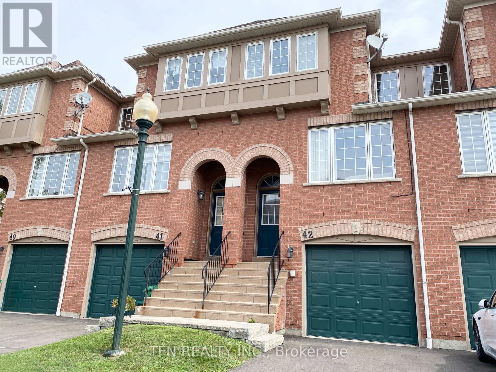 42 - 3020 Cedarglen Gate, Mississauga (Erindale), Ontario  L5C 4S7 - Photo 2 - W13730402