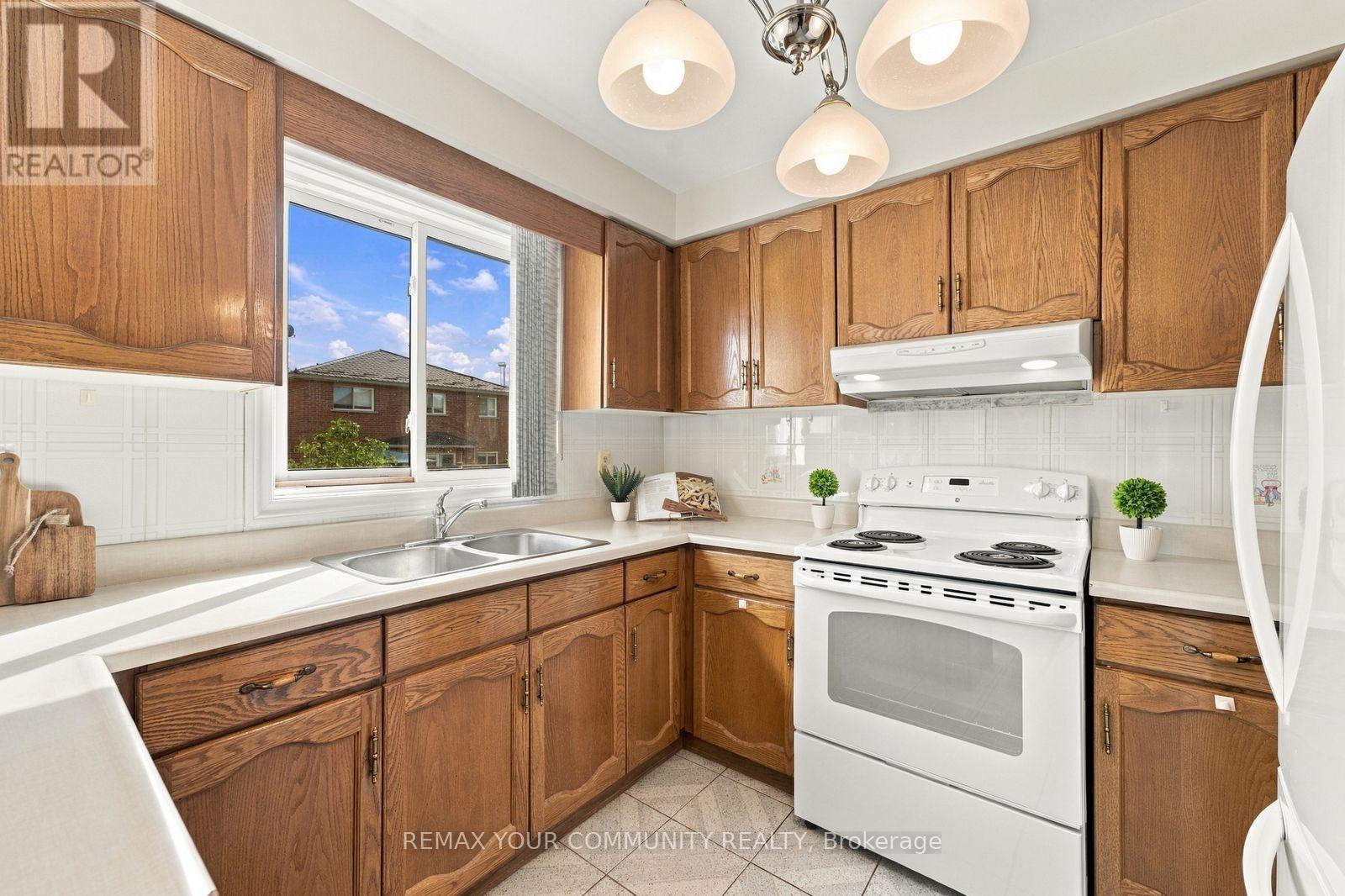 49 Trevor Street, Vaughan, Ontario  L4L 7S6 - Photo 14 - N13864350
