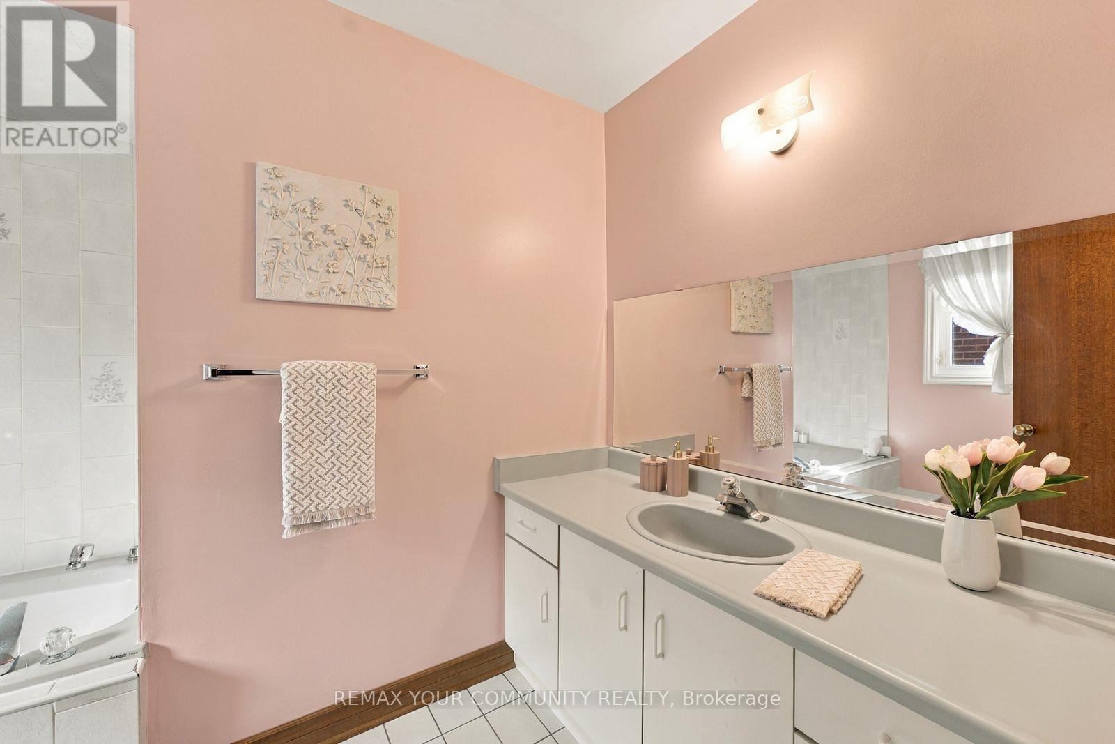 49 Trevor Street, Vaughan, Ontario  L4L 7S6 - Photo 31 - N13864350
