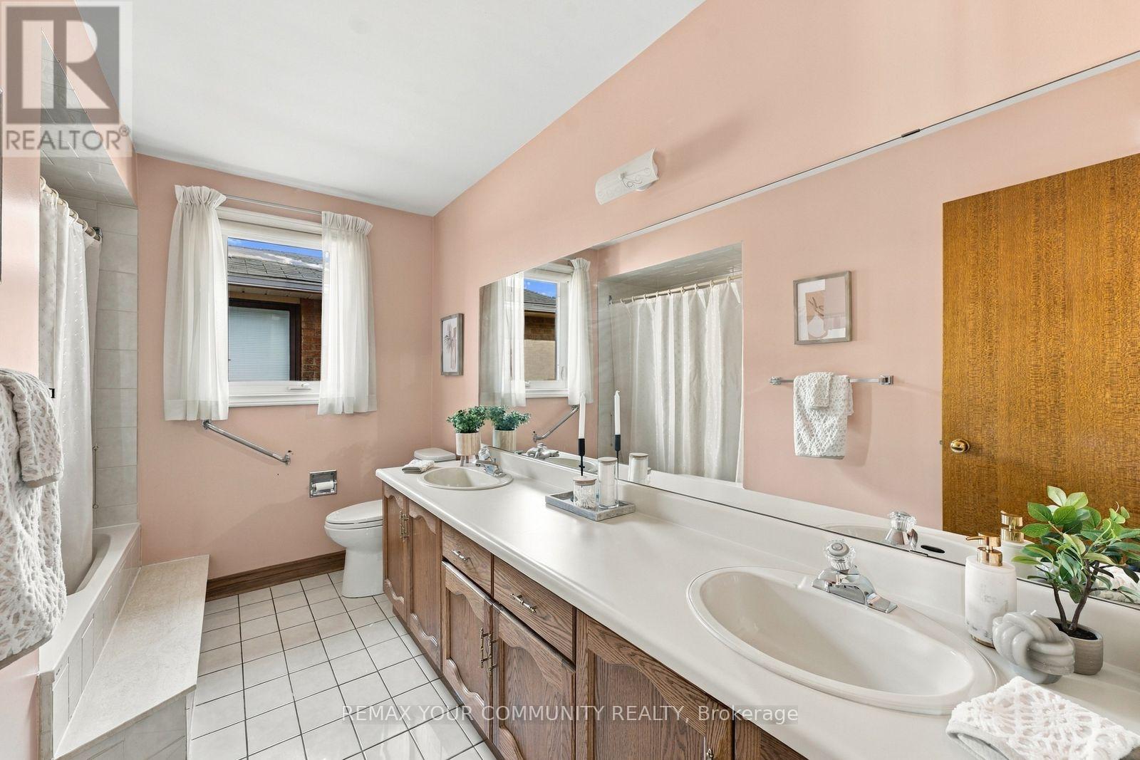 49 Trevor Street, Vaughan, Ontario  L4L 7S6 - Photo 36 - N13864350