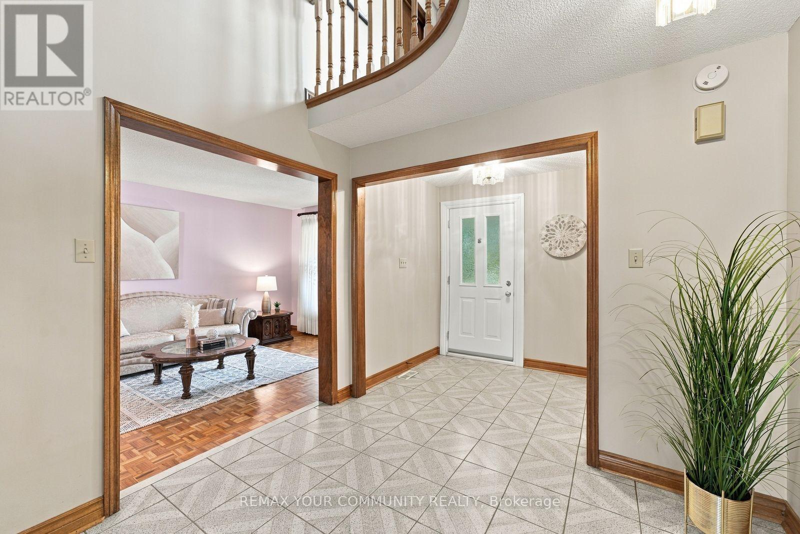 49 Trevor Street, Vaughan, Ontario  L4L 7S6 - Photo 4 - N13864350
