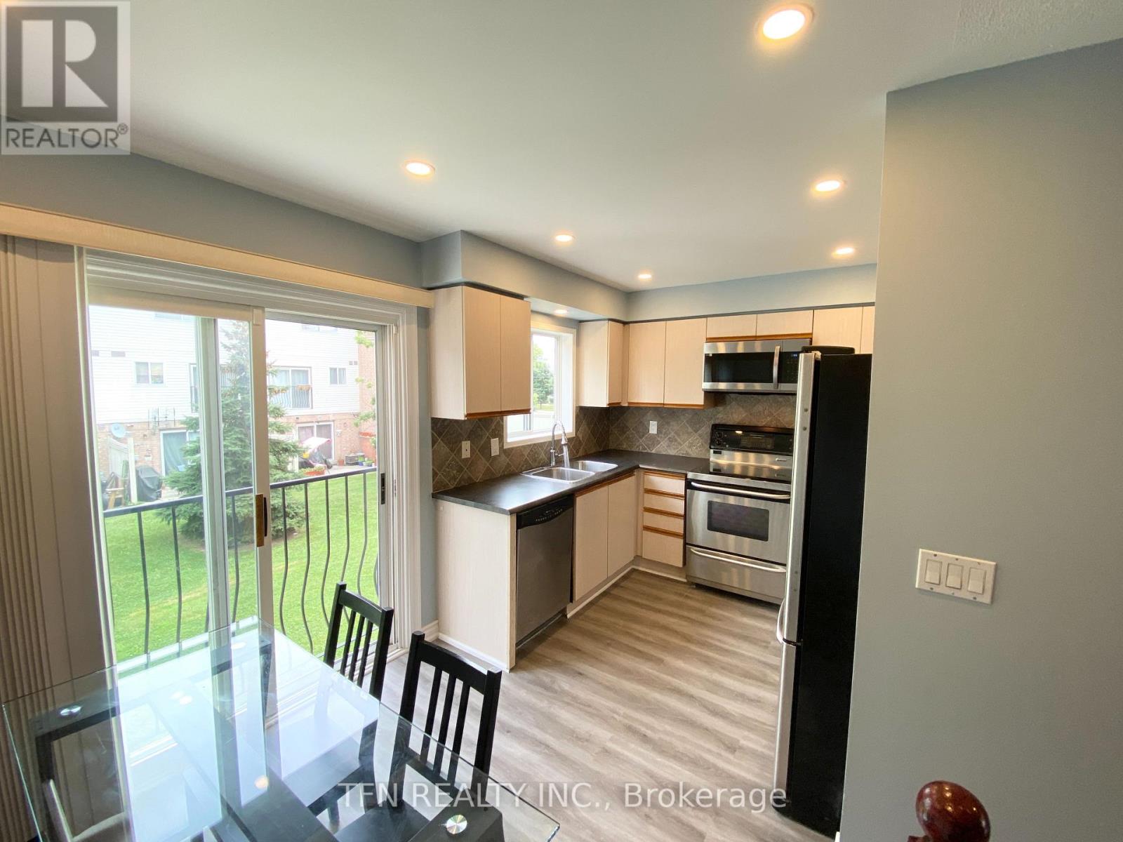 42 - 3020 Cedarglen Gate, Mississauga (Erindale), Ontario  L5C 4S7 - Photo 11 - W13730402