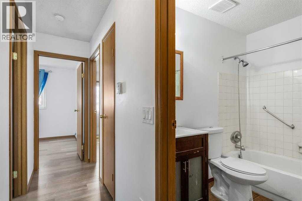 123 Whitworth Way NE