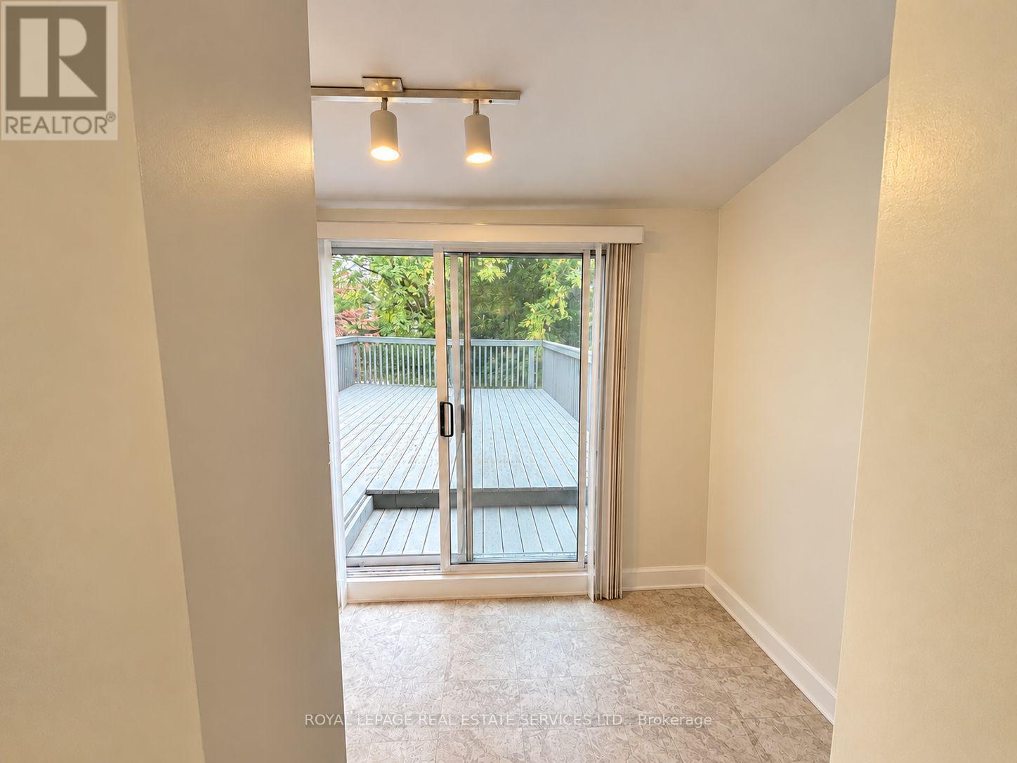 2 - 102 Westminster Avenue, Toronto, Ontario  M6R 1N4 - Photo 16 - W13864260