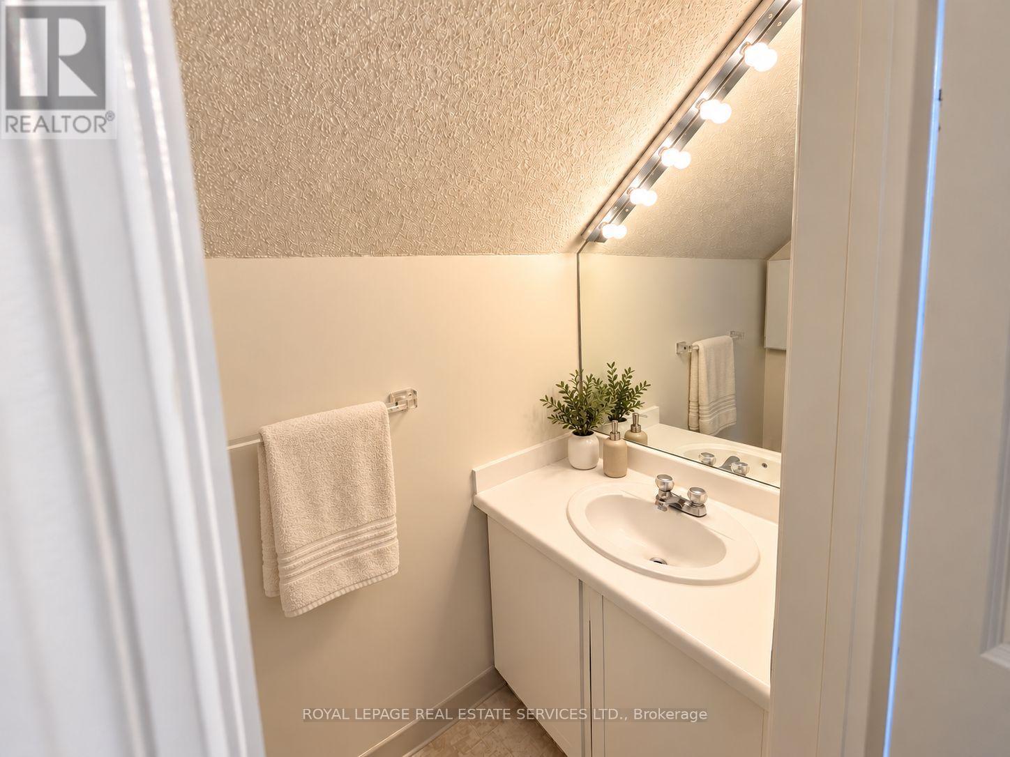 2 - 102 Westminster Avenue, Toronto, Ontario  M6R 1N4 - Photo 19 - W13864260