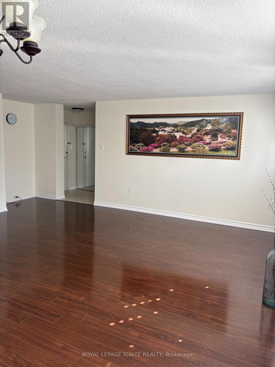 1105 - 3590 Kaneff Crescent, Mississauga, Ontario  L5A 3X3 - Photo 2 - W13864274