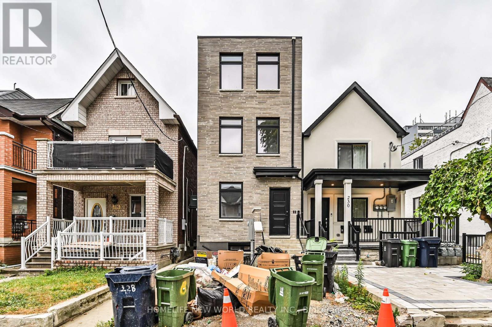 228 EMERSON AVE AVENUE, Toronto, Ontario
