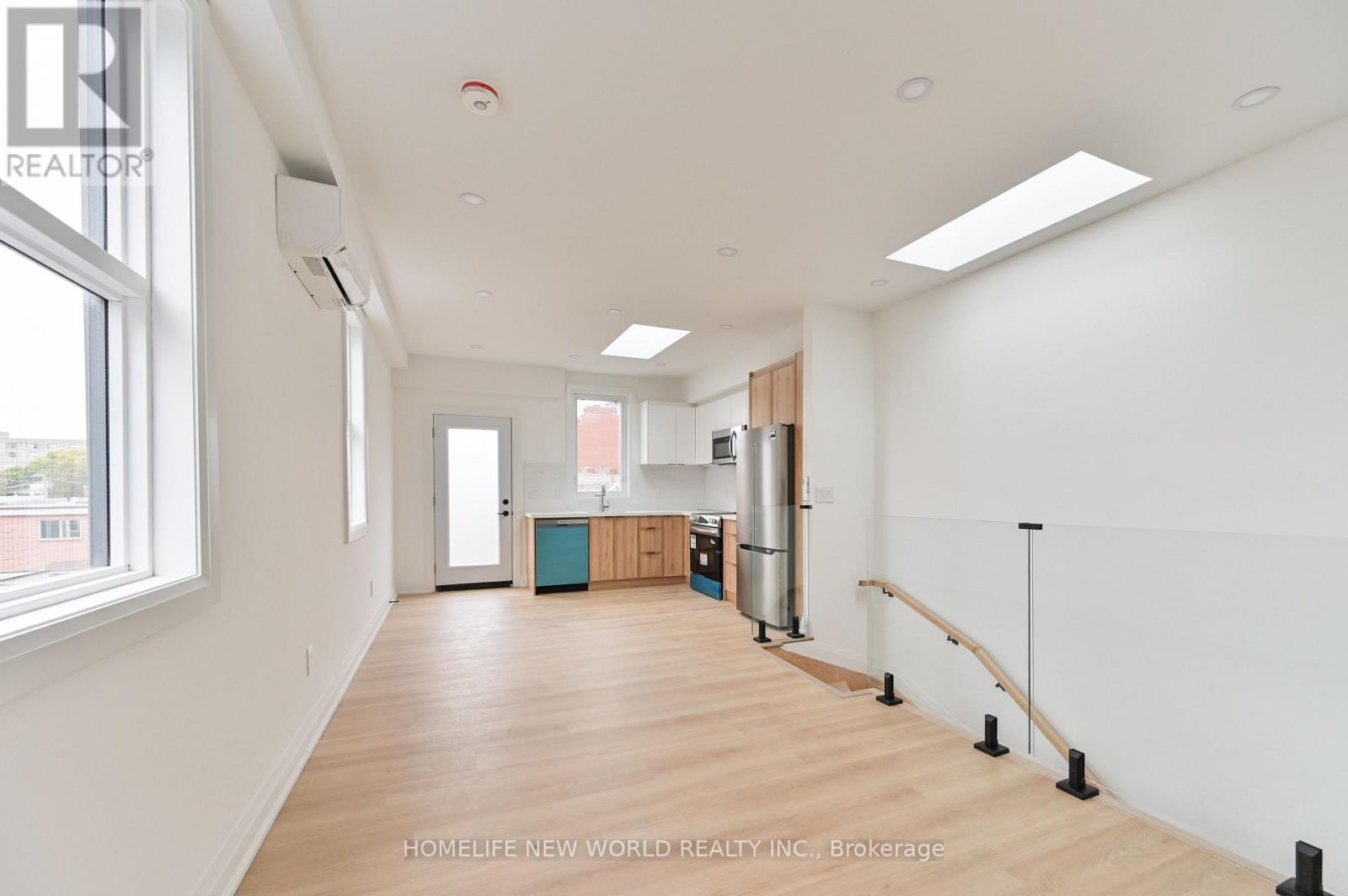 228 Emerson Ave Avenue, Toronto (Dovercourt-Wallace Emerson-Junction), Ontario  M6H 3T6 - Photo 5 - W13864398