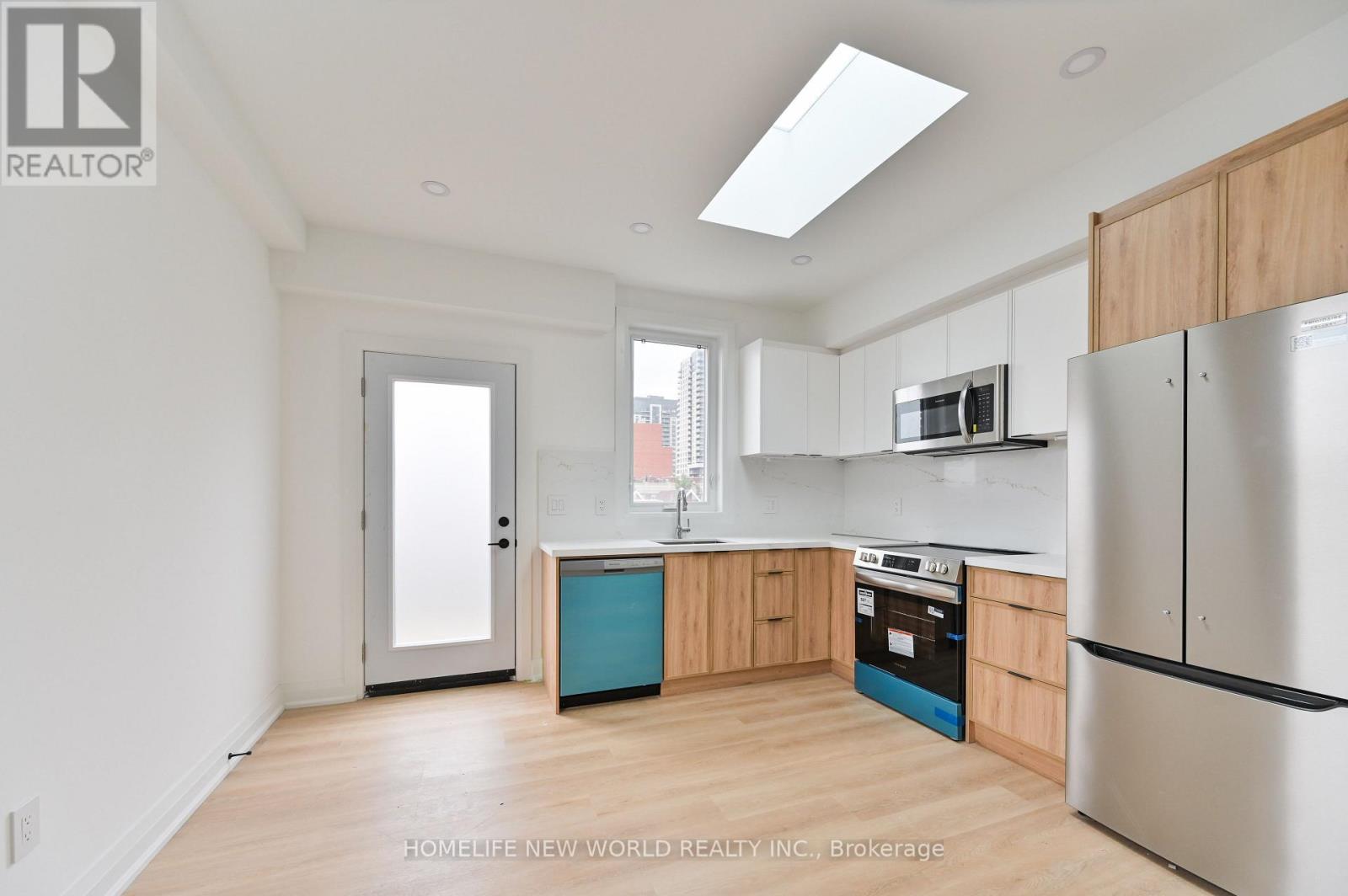 228 Emerson Ave Avenue, Toronto (Dovercourt-Wallace Emerson-Junction), Ontario  M6H 3T6 - Photo 7 - W13864398