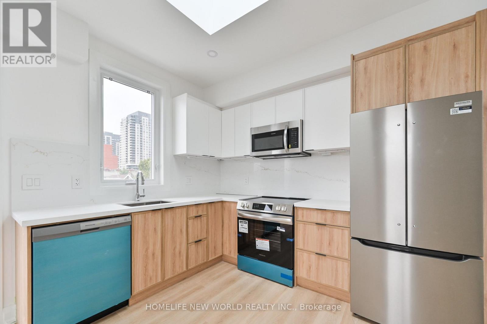 228 Emerson Ave Avenue, Toronto (Dovercourt-Wallace Emerson-Junction), Ontario  M6H 3T6 - Photo 8 - W13864398