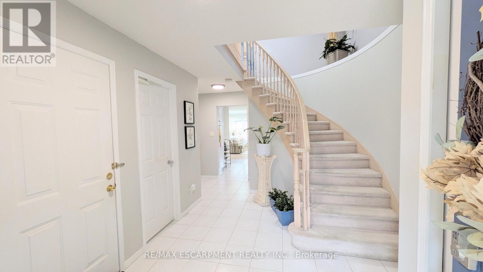 68 Benjamin Drive, Hamilton, Ontario  L9A 5K1 - Photo 4 - X13864254