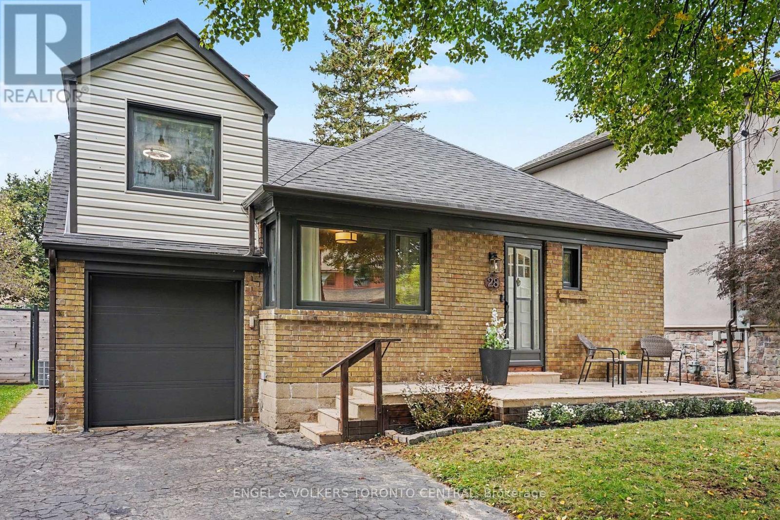 28 INVERLEIGH DRIVE, Toronto, Ontario