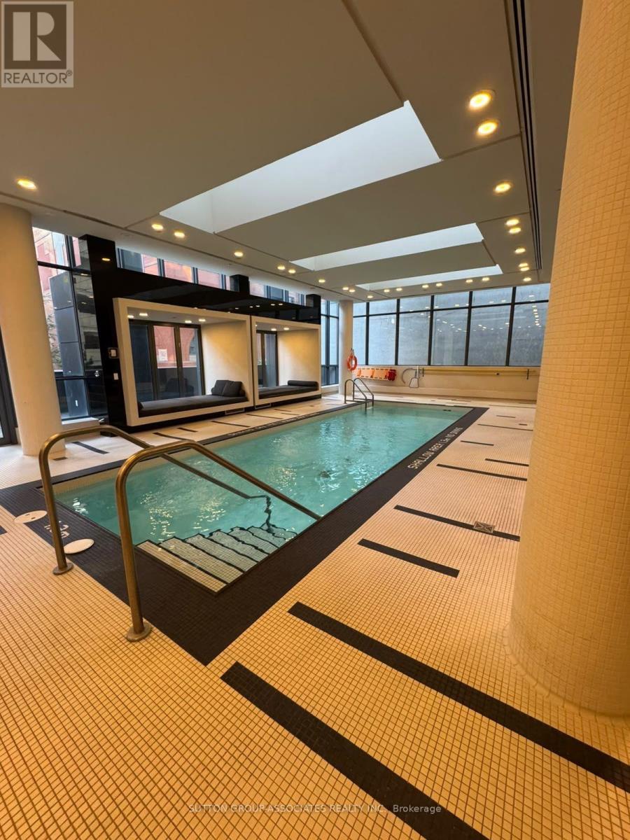 2411 - 770 Bay Street, Toronto, Ontario  M5G 0A6 - Photo 14 - C13855294