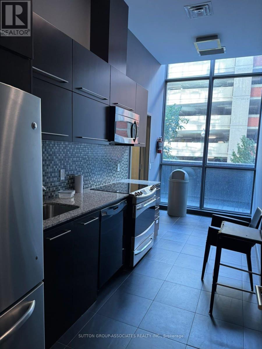 2411 - 770 Bay Street, Toronto, Ontario  M5G 0A6 - Photo 22 - C13855294