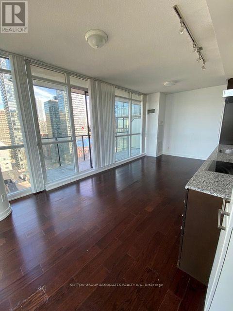 2411 - 770 Bay Street, Toronto, Ontario  M5G 0A6 - Photo 3 - C13855294