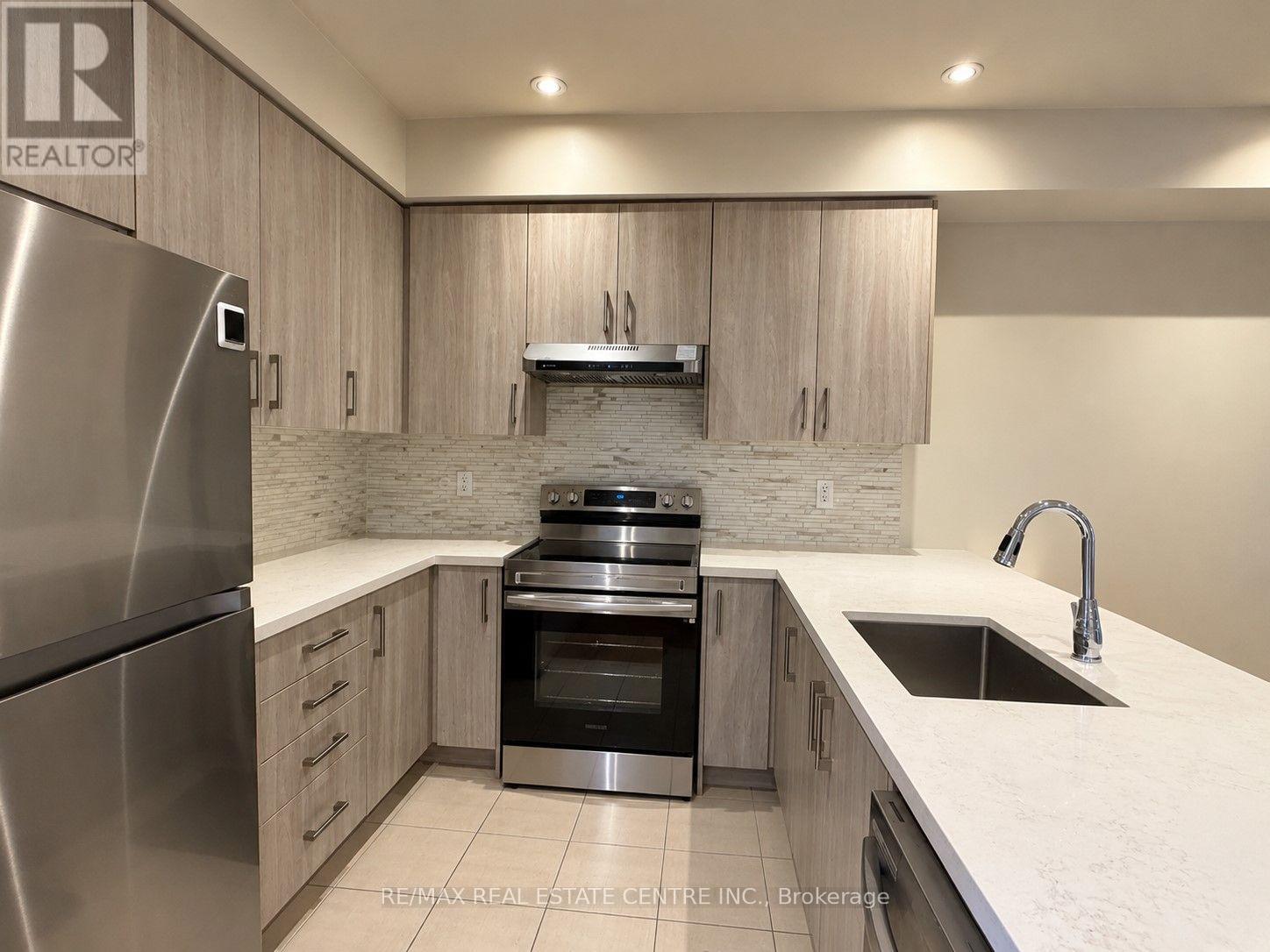 62 Hashmi Place, Brampton, Ontario L6Y 6K1 - Photo 4 - W13862784