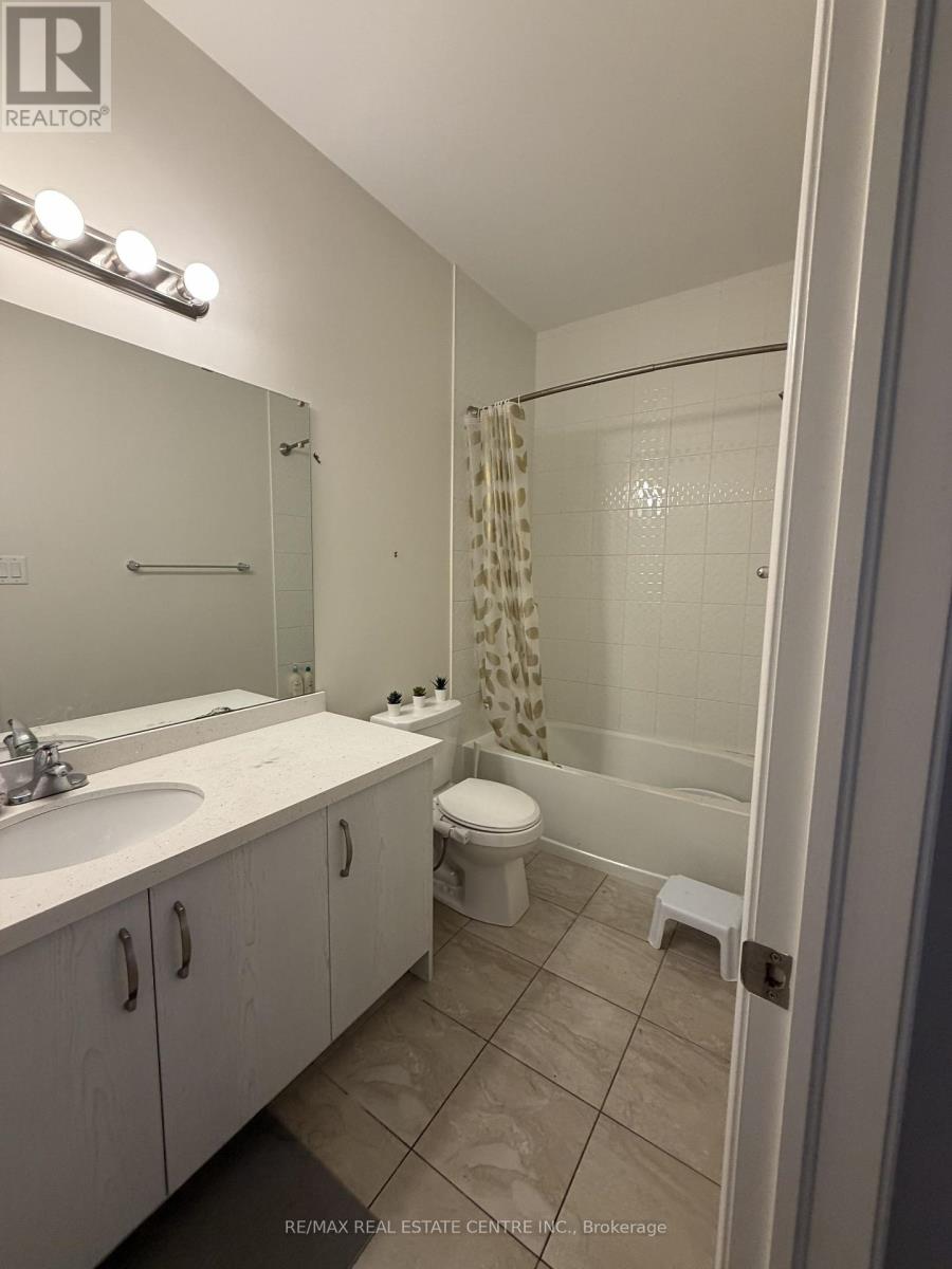 62 Hashmi Place, Brampton, Ontario L6Y 6K1 - Photo 8 - W13862784
