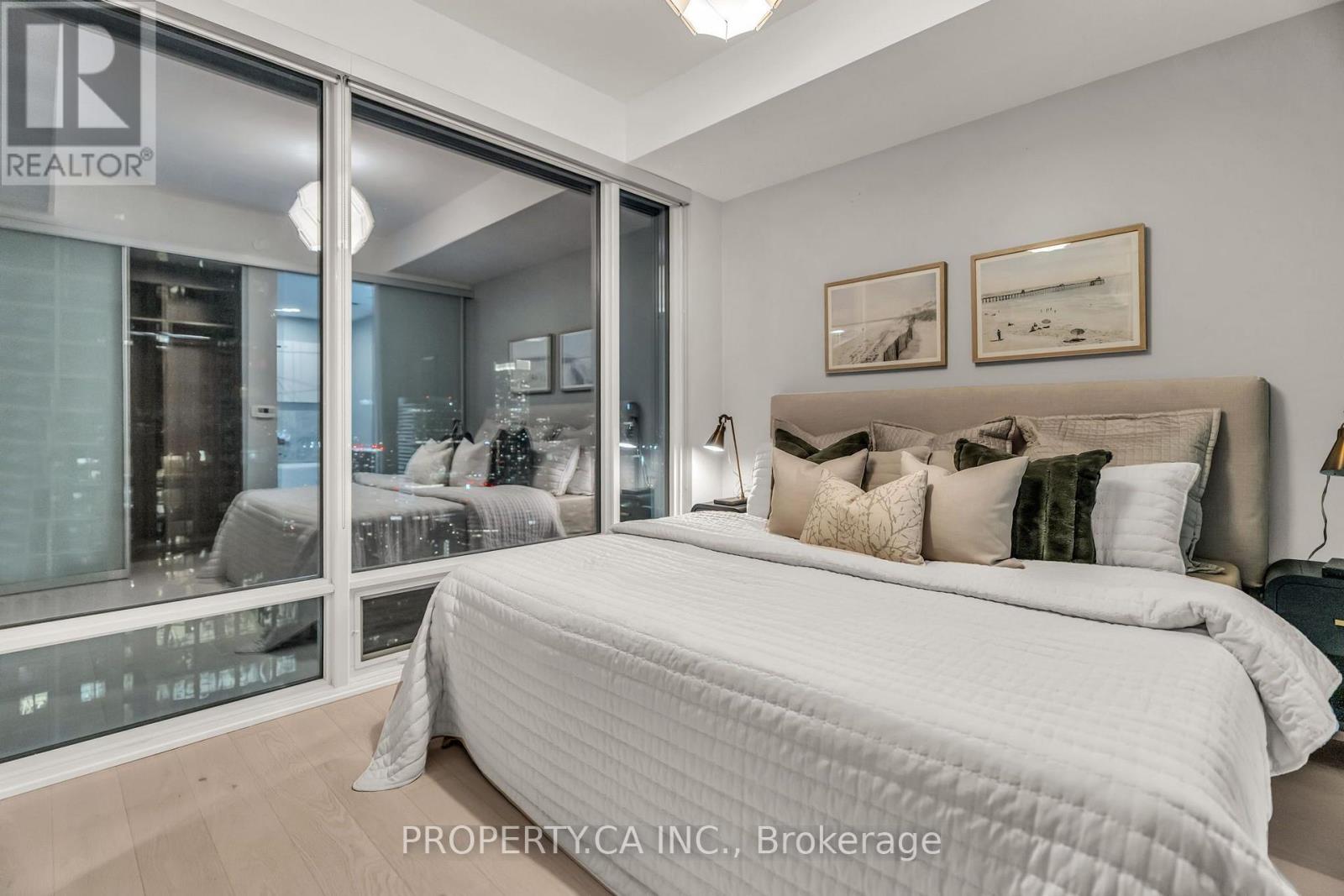3002 - 488 University Avenue, Toronto, Ontario  M5G 0C1 - Photo 16 - C13864532