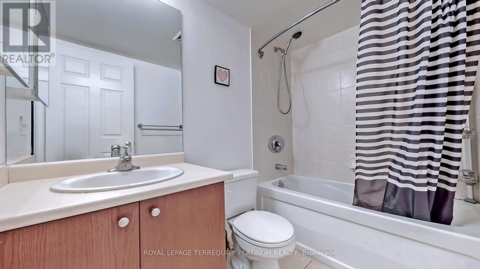 1907 - 30 Grand Trunk Crescent, Toronto, Ontario  M5J 3A4 - Photo 12 - C13864552
