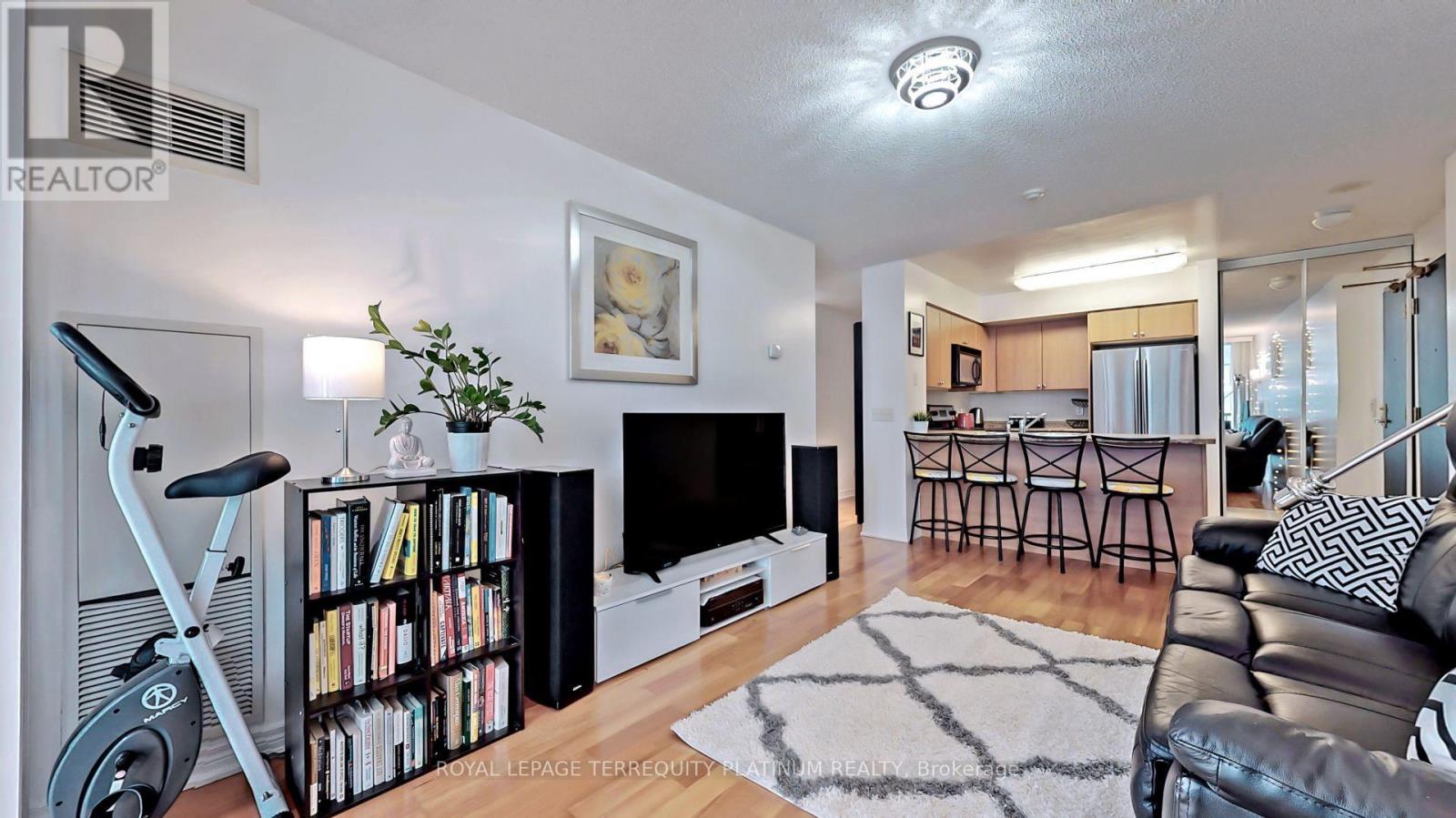 1907 - 30 Grand Trunk Crescent, Toronto, Ontario  M5J 3A4 - Photo 5 - C13864552