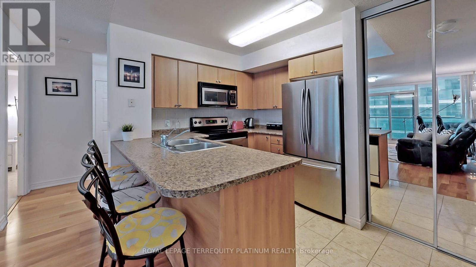 1907 - 30 Grand Trunk Crescent, Toronto, Ontario  M5J 3A4 - Photo 6 - C13864552