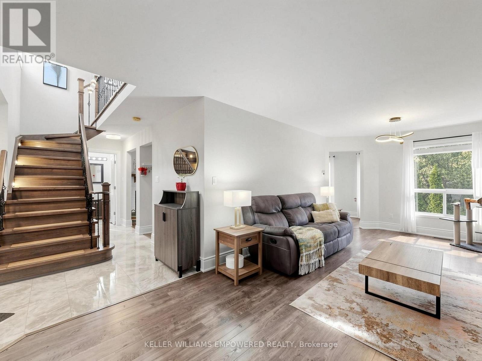 100 Dawlish Avenue, Aurora, Ontario L4G 6R4 - Photo 3 - N13864514