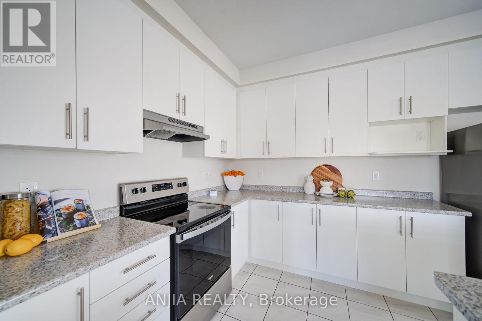 111 Carneros Way, Markham, Ontario L6B 1R2 - Photo 12 - N13864610