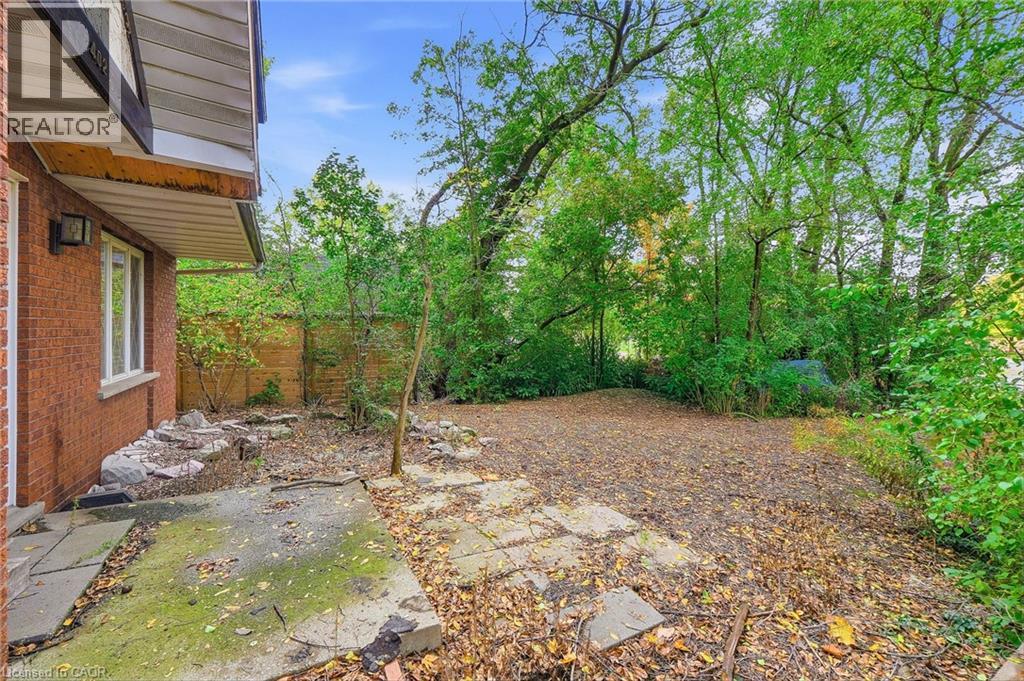 402 Rock Chapel Road, Hamilton, Ontario  L9H 5E2 - Photo 4 - 40868811