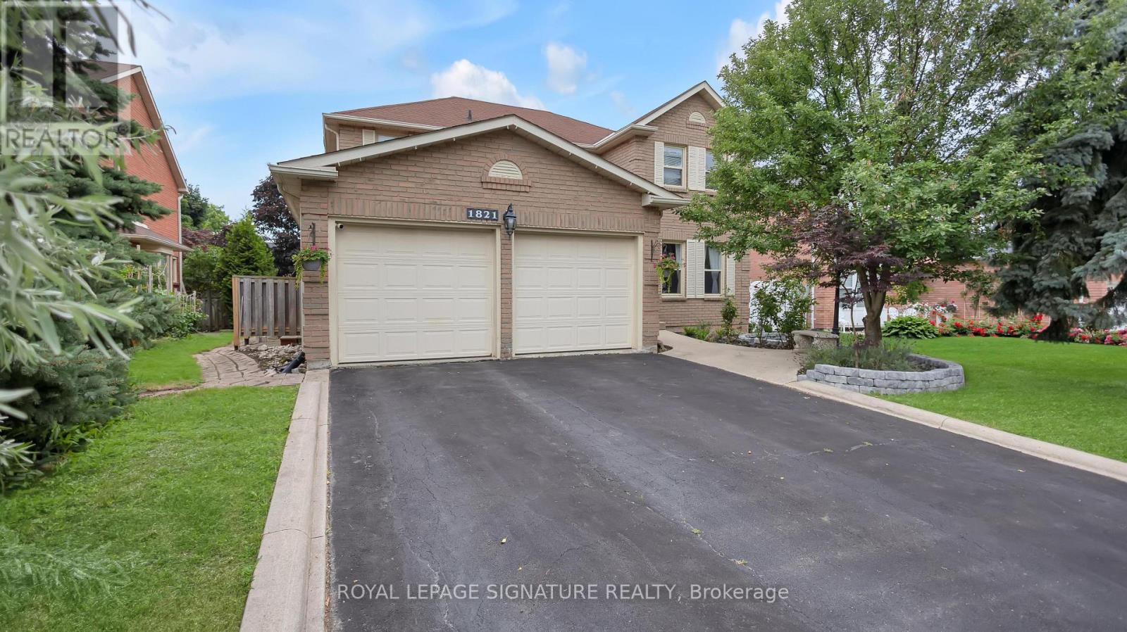 1821 Pilgrims Way, Oakville, Ontario  L6M 1X2 - Photo 2 - W13860702