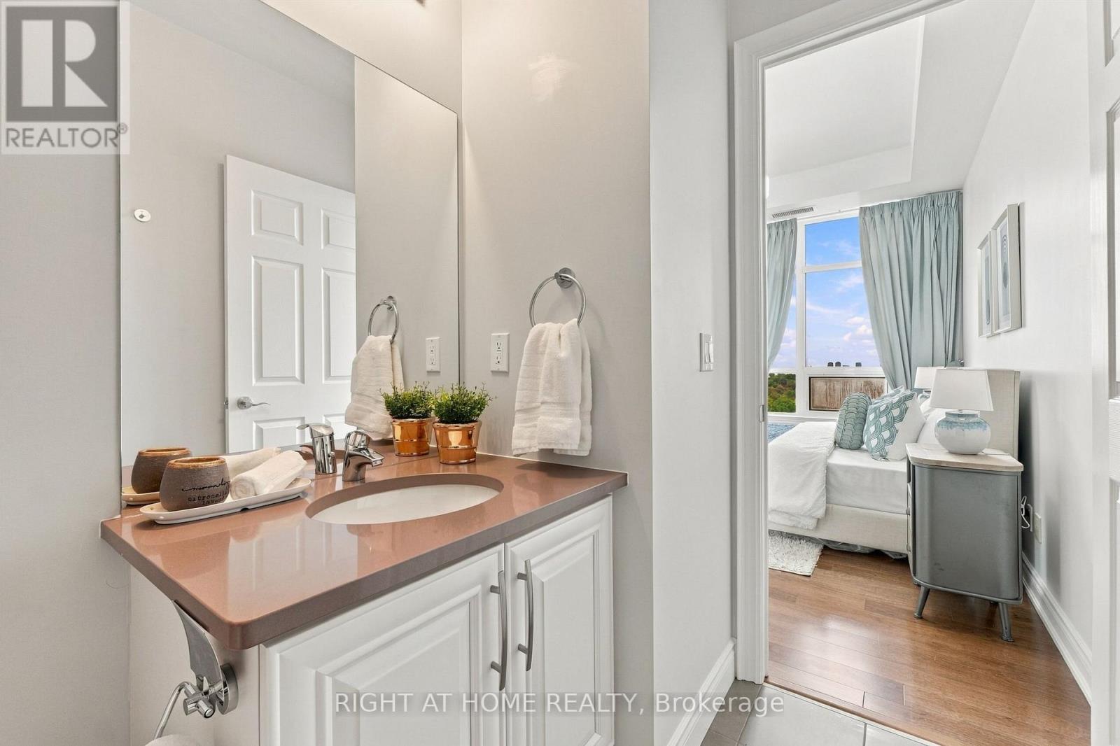 1301 - 1135 Royal York Road, Toronto, Ontario  M9A 0C3 - Photo 36 - W13864562