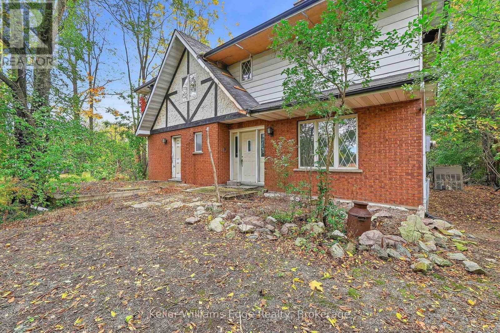 402 Rock Chapel Road, Hamilton, Ontario  L9H 5E2 - Photo 3 - X13864630