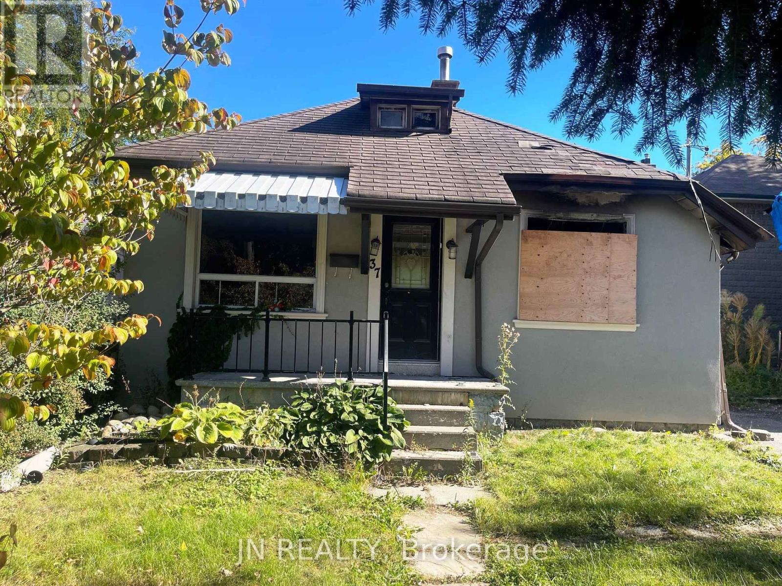 37 Rosedale Avenue W, Brampton, Ontario  L6X 1K3 - Photo 1 - W13864632