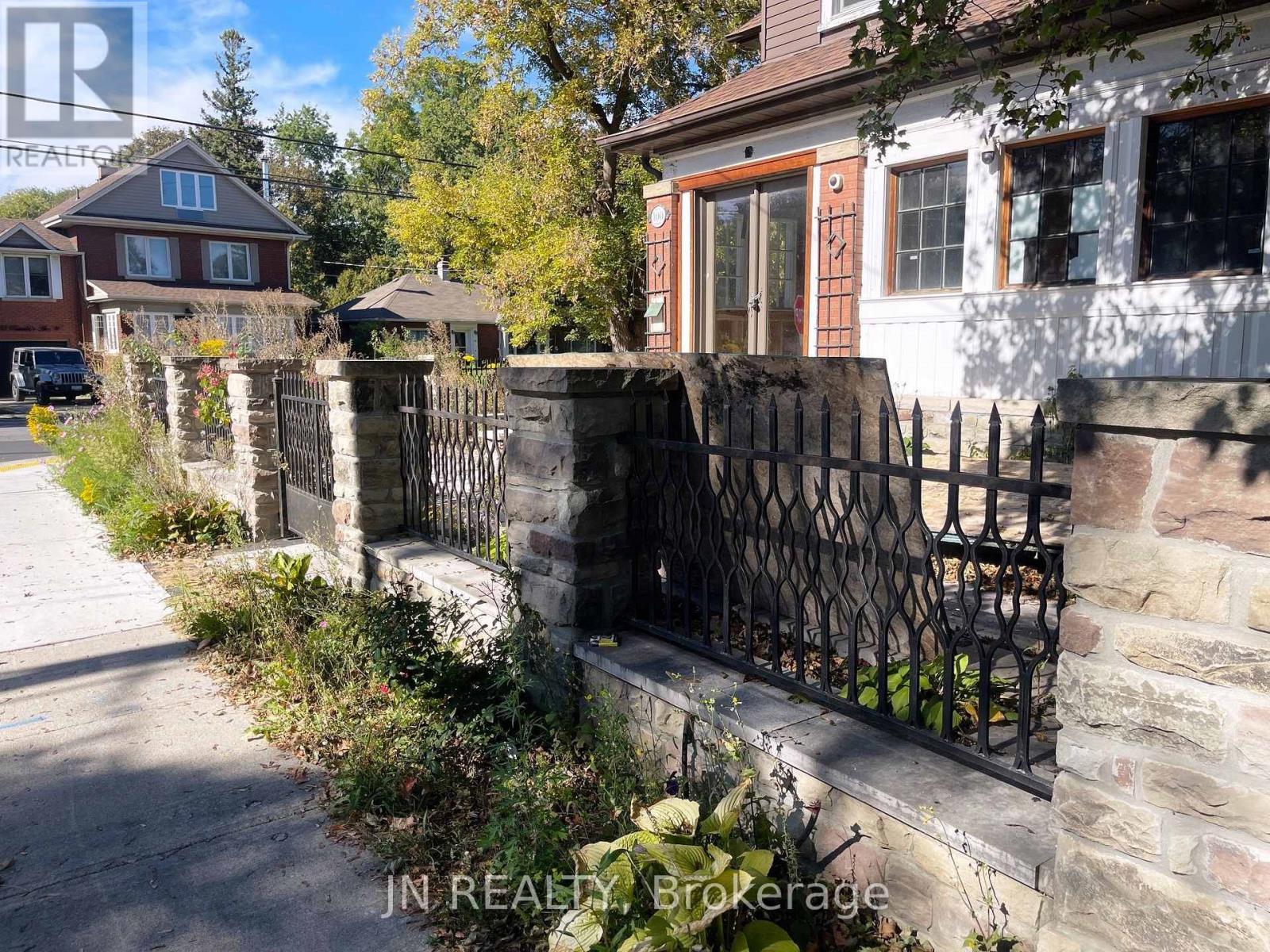 100 Mill Street N, Brampton, Ontario  L6X 1T6 - Photo 2 - W13864656