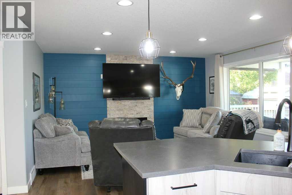 938 Manor Place Se, Redcliff, Alberta  T0J 2P0 - Photo 5 - A2349847