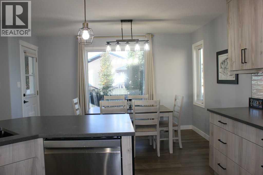 938 Manor Place Se, Redcliff, Alberta  T0J 2P0 - Photo 6 - A2349847